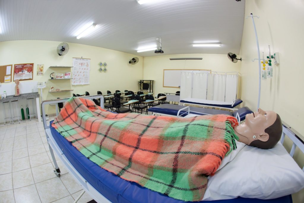 laboratorio-primeiros-socorros-enfermagem